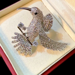 Exquisite Hummingbird Brooch Alloy Zirconia Pavé Set Bird Pin For Women Suit Coat Fashion Decorative Jewelry Accessory