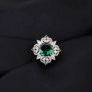 Vintage Alloy Crystal Brooch For Women Luxury Sunflower Shape Zirconia Inlaid Jewelry Anti Exposure Pin Buckle Accessory