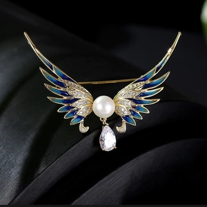 Broche Élégante Ailes d'Ange en Émail pour Femmes Luxe Alliage Künstliche Perle Zirconia Épingle pour Costume Veste Banquet Bijoux