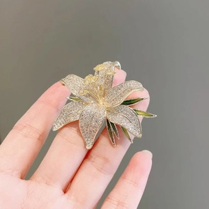 Luxury lily flower brooch with crystal petals and green enamel leaf for women's suits