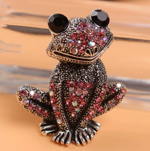 Vintage silver frog brooch with pink crystals and black faceted gemstone eyes