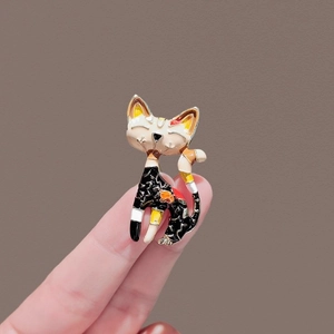 Chic retro calico cat enamel brooch pin for women suit accessory with oil drip finish
