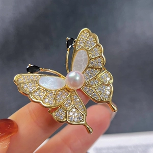 Lussuosa Spilla a Farfalla in Lega Placcata Oro con Madreperla Zirconia Strass e Perla Artificial Animale Corsage per Donna Gioielli per Matrimonio Festa