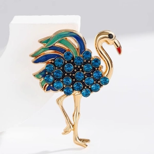 Broche flamant rose vintage élégante avec cristaux bleus et émail vert doré à l'or