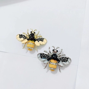 Modieuze Bijen Brosche van Zinklegering en Strass met Emaille Olieverf Dier Insect Reversspeld Decoratieve Sieraden Cadeau