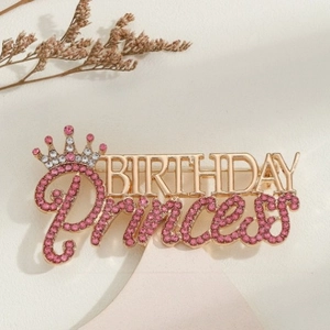 Broche couronne Birthday Princess dorée avec strass roses pour les anniversaires