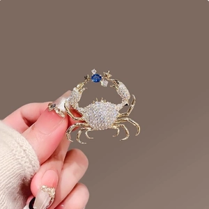 Creative Crab Brooch Alloy Rhinestone Blue Gemstone Star Elegant Animal Pin Brooch For Women Jewelry Gift Accessory