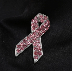 Spilla a Nastro Rosa alla Moda per Donna Lega con Strass Intarsiati Simbolo di Consapevolezza Carità per il Cancro al Seno