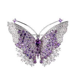 Elegante vlinderbroche met paarse en witte zirkoonstenen op een zilveren metalen voet