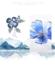 Broche fleur exquise avec pétales de cristal bleu, incrustation de diamants et perle