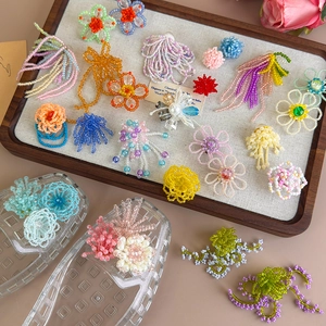 Ciondoli in perline fatti a mano e fiori colorati per decorare scarpe jelly fai-da-te