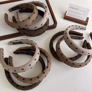 Serre-têtes en tissu à pois et fleurs tons marron et gris avec étiquettes fait main