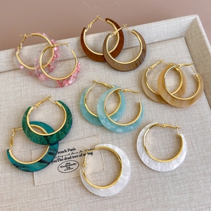 Fashionable C-shaped acrylic hoop earrings in diverse marble and shell patterns