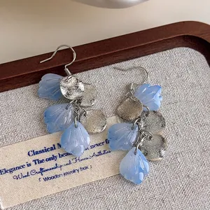 Vintage Gradient Light Blue Petal Dangle Earrings Resin Shell Style Hammered Silver Alloy Drop Earrings For Women Summer Beach Dating Jewelry