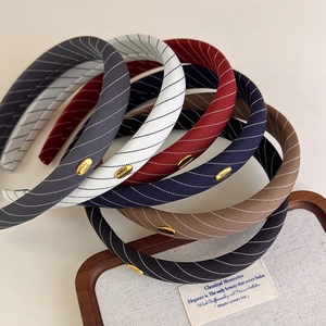 Serre-tête Rembourré en Éponge Vintage à Rayures en Tissu Avec Étiquette Métal Doré Fait Main Rétro Femme Accessoires Élégants
