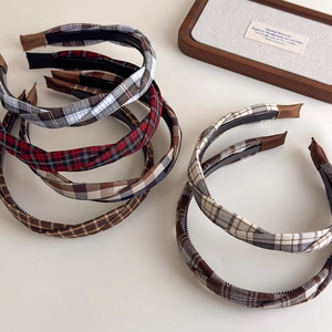 Haarreifen im Preppy-Stil mit Karomuster, geflochten in verschiedenen Farben