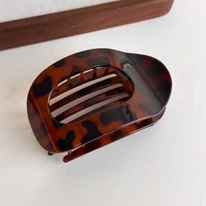 Close-up of the smooth leopard print tortoiseshell hair claw clip with glossy finish