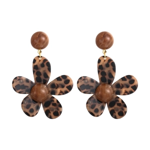Vintage leopard print flower earrings with golden hardware in a stylish resin design