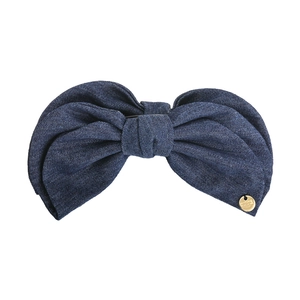 Barrette à cheveux en jean bleu marine avec nœud multicouche et petite plaque dorée