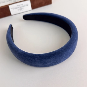 Close-up of deep blue velvet headband featuring a thick vintage design and non-slip inner lining