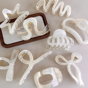 Lot de pinces à cheveux géométriques blanc gelée avec motifs marbrés en acétate