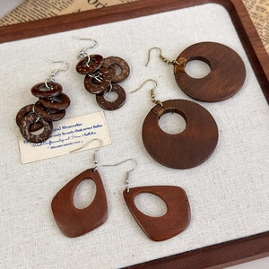 Set mit 3 Vintage-Boho-Ohrringen aus Holz mit geometrischen Mustern und ethnischen Haken