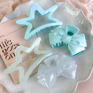 Lot de quatre pinces à cheveux bleues pastel en forme d'étoile et de nœud papillon
