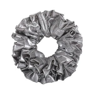 Elastico per capelli oversize argento metallizzato con effetto laser e trama a pieghe