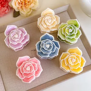 Set di 6 fermagli per capelli a camelia colorati in acetato con texture marmorizzate