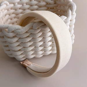 Close-up of cream knit sponge headband texture and non-slip inner grip detail