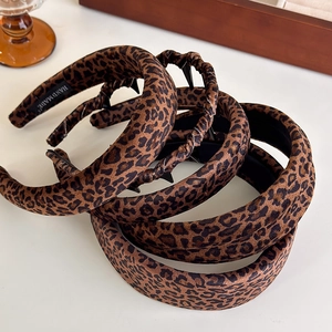 Retro leopard print sponge headband for women with handmade label and high crown design