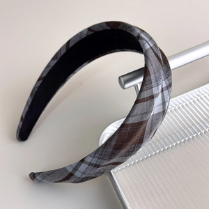 Detailed shot of the vintage plaid fabric headband with a non-slip black velvet inner lining
