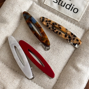 Set of four tortoiseshell and marble acetate hair clips with oval hollow out design