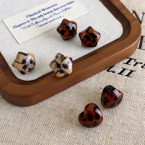 Leopard print heart and star stud earring set in a vintage aesthetic wooden tray