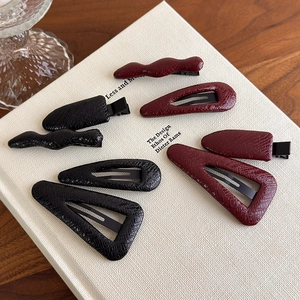 Retro geometric hair clips in burgundy and black leather with premium litchi texture