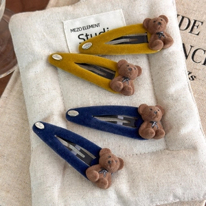 Lot de quatre barrettes ours en velours jaune et bleu marine avec breloque Love