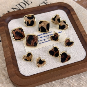 Boucles d'oreilles vintage léopard floqué de forme carrée et cœur avec bordure dorée