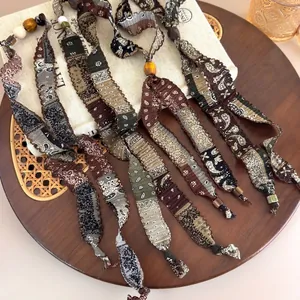 Long Collier en Tissu Vintage Bohème Imprimé Paisley Perles de Bois Chaîne de Pull Réglable Bijoux Ethniques Femme
