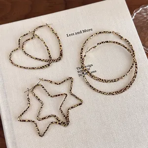Retro Leopardenmuster Herz Stern Kreis Ohrringe Für Damen Hong Kong Stil Geometrische Eisenlegierung Statement Schmuck Zubehör