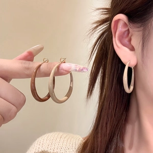 Retro brown enamel hoop earrings in caramel tones for a vintage minimalist aesthetic