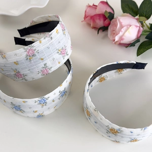 Serre-tête large à fleurs françaises en coton avec motifs roses et bleus