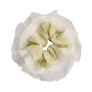 Chouchou en dentelle jaune pastel avec filet multicouche et élastique à motif à carreaux