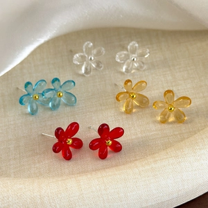 Boucles d'oreilles fleurs en résine translucide en quatre couleurs et doré