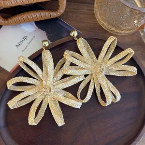 Oversized Woven Flower Earrings Natural Straw Raffia Bohemian Floral Stud Earrings For Women Seaside Vacation Beach Party Jewelry
