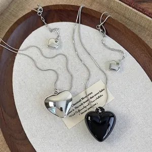 Stainless Steel Heart Pendant Necklace For Women Sweet Cool Resin Heart Charm Necklace With Snake Bone Chain Adjustable Jewelry
