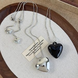 Minimalist silver and black heart pendant necklace with stylish snake chain for women