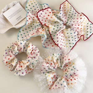 Chouchous Doux en Tissu Bulle à Imprimé Cœur Coloré pour Femmes Élastiques à Cheveux Arc-en-ciel Mignons avec Bord en Dentelle