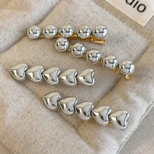 Pince à Cheveux Française Sweet Cool Cœur Perles Argent pour Femme Minimaliste Miroir Métallique Pince à Bec de Canard Accessoires Cheveux Style Y2K