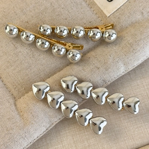 Ensemble de barrettes à cheveux minimalistes en forme de cœurs et perles argentés sur métal
