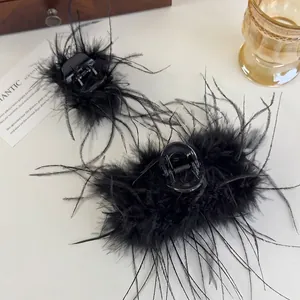 Pince à Cheveux Élégante en Plumes Noires Pince Requin pour Femmes Accessoire Queue de Cheval Haute Mode Française